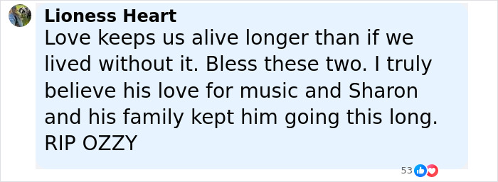 Comentario de Facebook elogiando a Sharon Osbourne por cumplir con el último deseo de Ozzy, destacando el amor y el apoyo familiar.