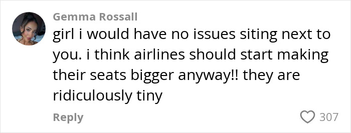 Captura de pantalla de un comentario en las redes sociales que discuten las quejas de los asientos del viajero de talla grande y las quejas del tamaño de la aerolínea.