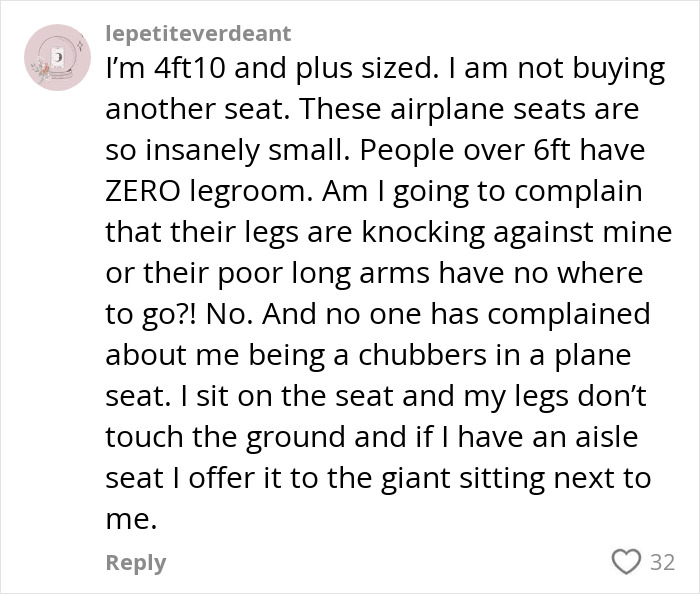 Traveler de talla grande explica por qué no reservará dos asientos de la aerolínea a pesar de los pequeños espacio para las piernas y las críticas en línea.