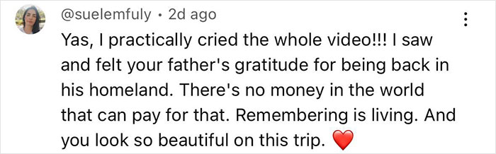 Captura de pantalla de un tweet que expresa una emoción profunda sobre la gratitud de un padre y la visita de una mujer a la casa de su familia después de muchos años.