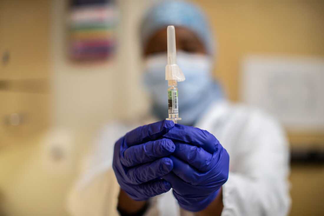 Aunque la mayoría de las vacunas contra la gripe no incluyen el timerosal conservante, los asesores de los CDC han recomendado no usarlo.