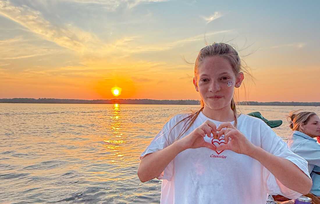 Justo después de que la sesión de verano terminó a fines de junio, Heart O 'The Hills Camper Sydney Sutton envió esta foto a la directora del campamento, Jane Ragsdale, quien fue asesinada en las inundaciones del 4 de julio en el condado de Kerr, Texas.