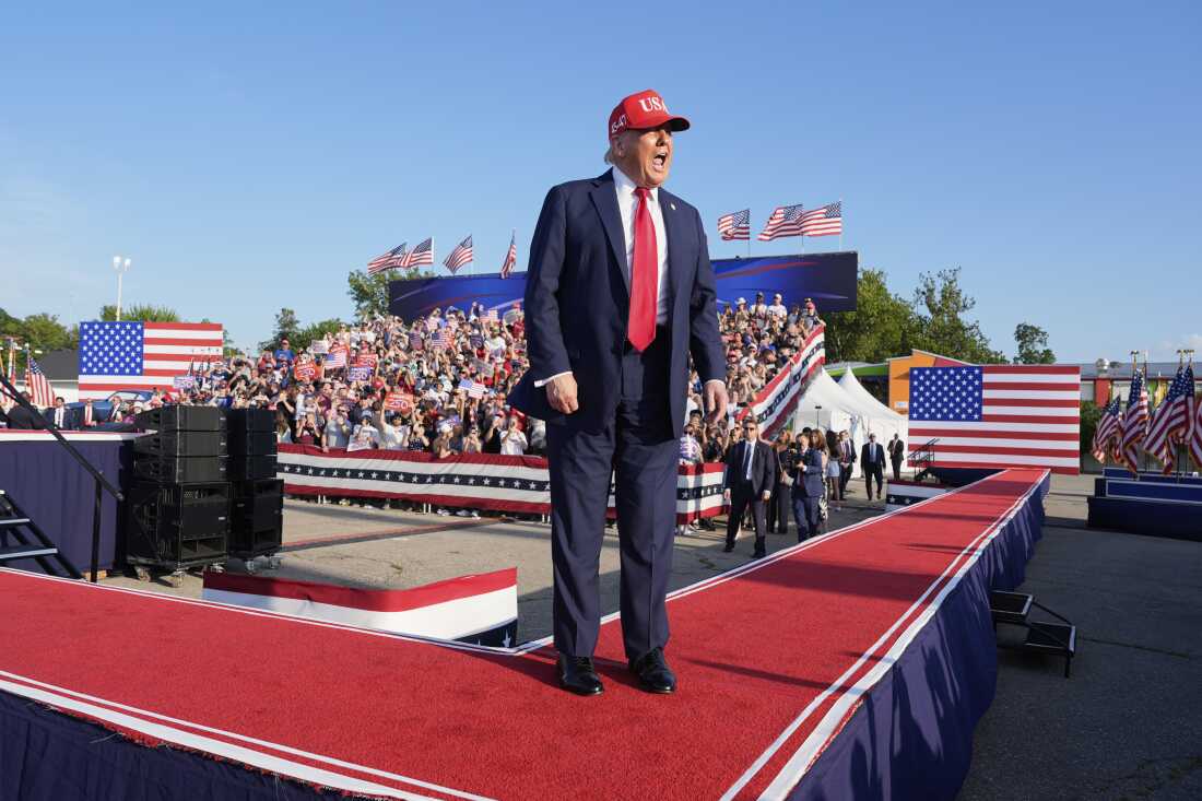 El presidente Donald Trump llega a hablar en una manifestación en el recinto ferial del estado de Iowa, el jueves 3 de julio de 2025, en Des Moines, Iowa.
