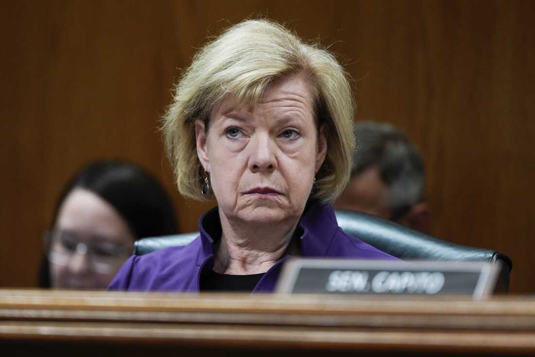 La senadora Tammy Baldwin, D-Wisconsin, asiste a una audiencia de asignaciones del Senado el 3 de junio.