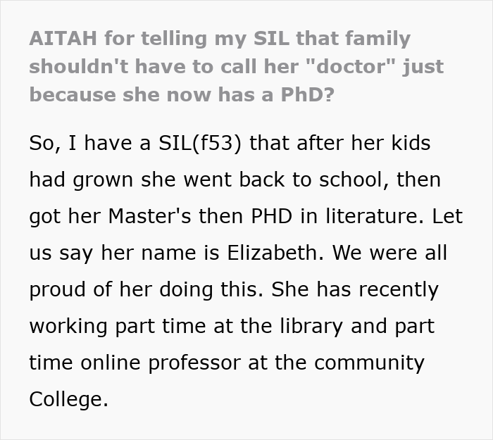 Texto alternativo: la tía de mediana edad con PhD espera que la familia y el esposo siempre llamen a su médico después de obtener su título.