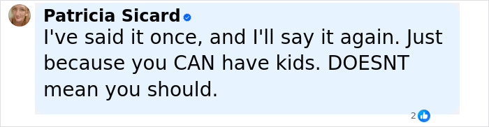 Captura de pantalla de un comentario en las redes sociales discutiendo a los padres relacionados con el tiroteo masivo planeado de un hijo de 13 años.