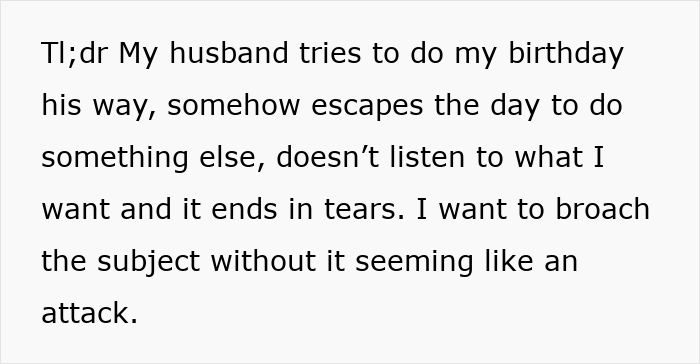 Texto en la pantalla que muestra el mensaje de una esposa sobre la sorpresa de cumpleaños de un esposo que causa lágrimas y terapia matrimonial.