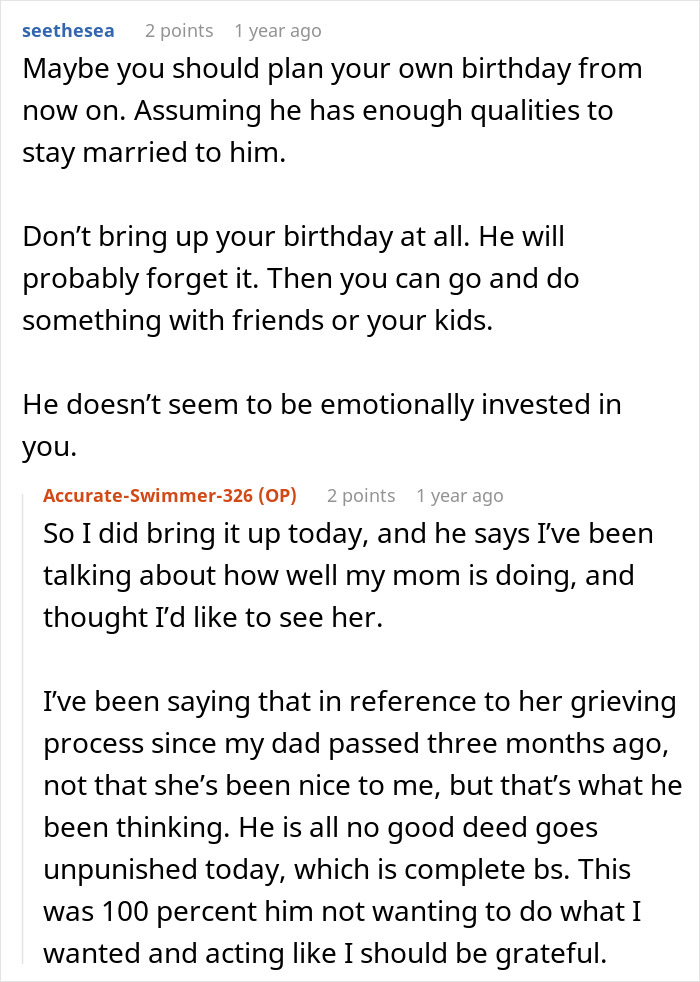 Conversación de Reddit discutiendo temas emocionales y terapia después de la sorpresa de cumpleaños del esposo en un matrimonio a largo plazo.