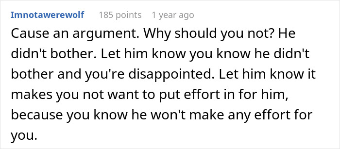 La captura de pantalla de un comentario de Reddit discutiendo las reacciones emocionales después de que la sorpresa de cumpleaños de un esposo causa tensión en el matrimonio.