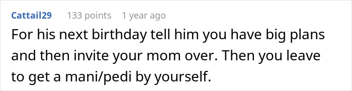 Captura de pantalla de un comentario que sugiere una sorpresa de cumpleaños para la esposa, que hace referencia a la sorpresa de cumpleaños de un esposo y la terapia después de 19 años.
