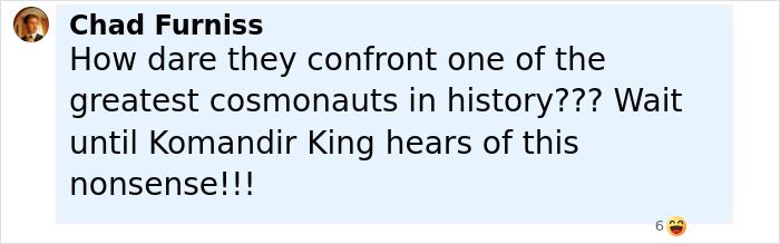 Comentario de Chad Furniss expresando incredulidad sobre confrontar un gran cosmonaut, haciendo referencia a Komandir King con humor.
