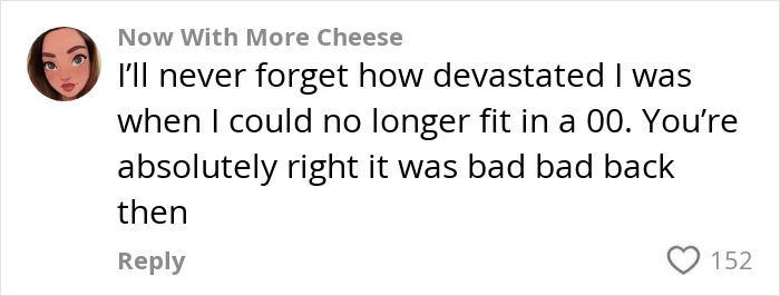 Comentario de texto del usuario ahora con más queso que expresa frustración sobre cómo encajar en un tamaño 00, haciendo referencia al debate de tendencia de la dieta delgada Y2K.