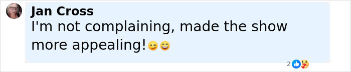 Comentario de Jan Cross sobre un programa que es más atractivo, con emojis que expresan felicidad y gratitud por la discusión sobre la masculinidad tóxica.