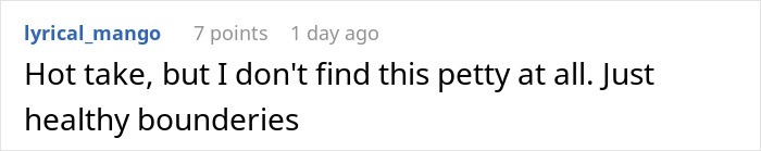 Comente sobre Reddit explicando límites saludables en una conversación sobre una mujer que usa al novio de su amiga como cajero automático.