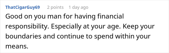 Captura de pantalla de un comentario en línea alabando a un hombre por responsabilidad financiera y establecer límites para evitar ser vistos como en quiebra.