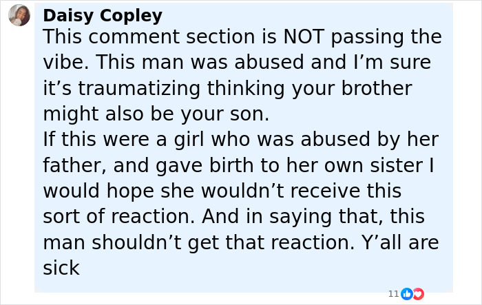 Comentario de Daisy Copley expresando preocupación por un hombre acusado de abuso y la posible situación biológica del padre del hermano.