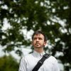 Joe McLean, abogado, posa para un retrato en el sureste de Washington, DC, el 13 de agosto de 2025. McLean se preocupa por el despliegue de la Guardia Nacional y la Policía Federal, y cree que es innecesario. Crédito: Maansi Srivastava/NPR