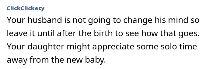 Conversación de texto sobre un viaje posparto, el esposo elige ir con el niño de 2 años después de que su esposa rechaza el viaje.