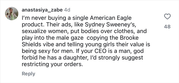 Comente criticando los anuncios de American Eagle por sexualizar a las mujeres, discutiendo la respuesta publicitaria de los jeans de Gap en el debate de la moda.