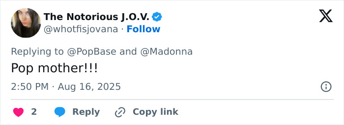 Captura de pantalla de un tweet que reacciona a Madonna alcanzando la edad de jubilación y siguiendo el consejo de cambio cosmético de su novio de 29 años.