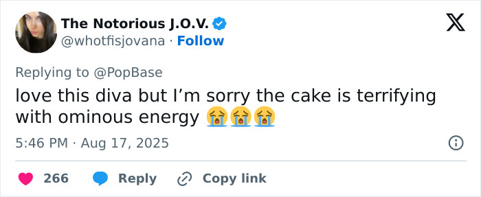 Captura de pantalla de una respuesta de Twitter que menciona una diva con un comentario sobre la energía ominosa relacionada con el consejo cosmético de Madonna.