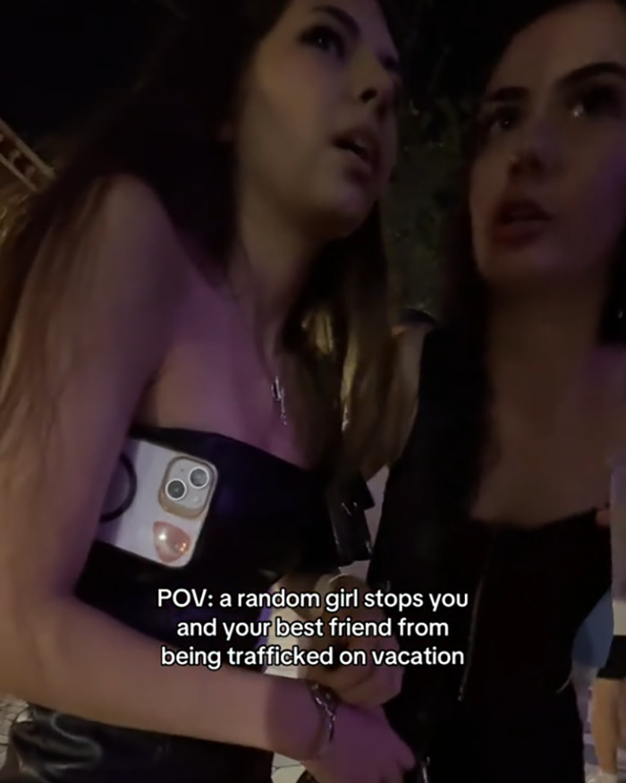 Dos mujeres de noche con expresiones urgentes, destacando a las mujeres emite advertencia urgente sobre la trata de vacaciones.