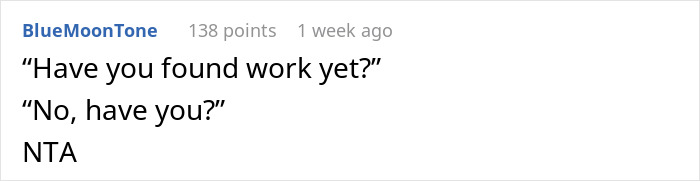 Captura de pantalla de un comentario de Reddit que discute a los padres mayores que esperan que su hija los apoye después de perder ahorros en los malos esquemas comerciales.
