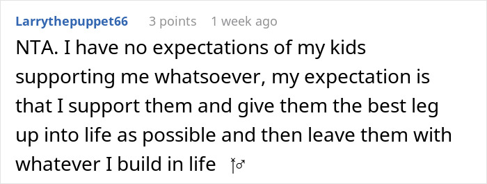Comentario de Reddit discutiendo a los padres mayores que esperan que su hija los apoye después de perder ahorros en los malos esquemas comerciales.