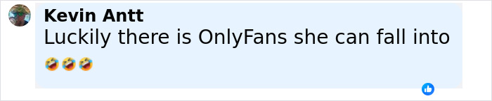 Captura de pantalla de un comentario de Facebook que menciona a OnlyFans en respuesta a una discusión sobre una mujer de 23 años que renunció a su trabajo.