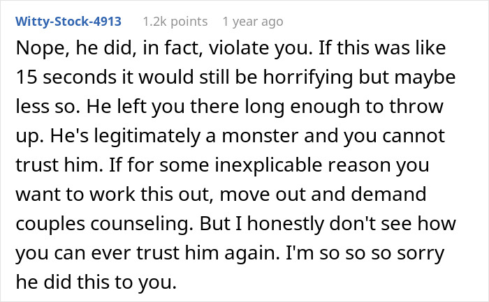 Captura de pantalla de un comentario en línea criticando la broma de un esposo que causó que una mujer claustrofóbica llorara y vomitara.