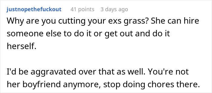 Captura de pantalla de un comentario en línea quejándose de un novio que corta el césped de su ex, destacando el conflicto de relación.