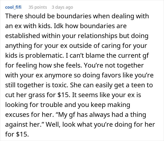Comentario en línea discutiendo cuestiones de límites cuando un novio acepta cortar el césped de su ex, enojando a su novia.