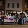Los oficiales de policía establecieron un punto de control en la carretera en 14th Street Northwest el miércoles en Washington, DC, el presidente Trump desplegó a los oficiales federales y la Guardia Nacional para colocar al Departamento de Policía Metropolitana de DC bajo control federal y asistencia en la prevención del delito en la capital de la nación.