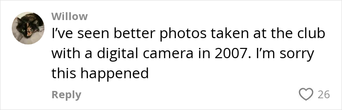 Comentario de una mujer considerando recrear fotos de bodas debido a que las fotos originales son de baja calidad y decepcionante.