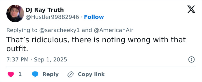 Tweet del usuario DJ Ray Truth criticando la orden de la azafata de vuelo de abotonarse, destacando grandes preocupaciones de discriminación de senos.