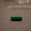 Una dosis de MDMA. El medicamento ha sido estudiado como un tratamiento para el TEPT y la FDA se ha negado a aprobarlo hasta ahora, solicitando más investigación.