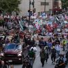 Los manifestantes en Chicago protestaron el sábado contra el plan Trump para desplegar la Guardia Nacional en la ciudad.