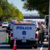 Los agentes de la ley del Departamento de Seguridad Nacional y el Departamento de Policía Metropolitana establecieron un punto de control de seguridad del tráfico a lo largo de una concurrida calle de Washington, DC, el lunes.