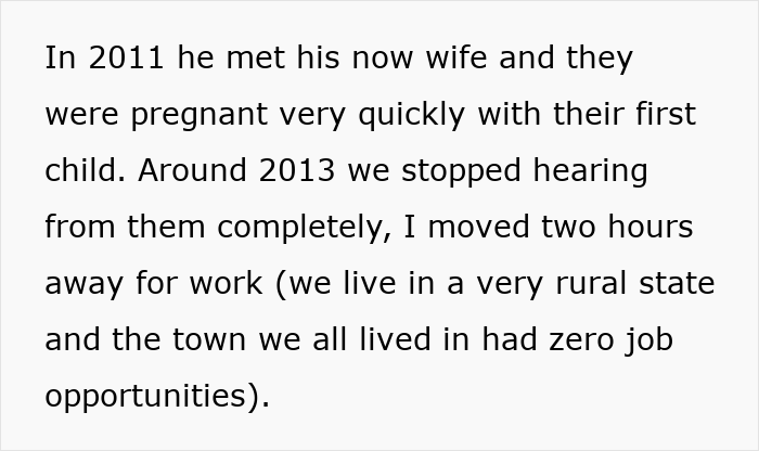 Extracto de mensajes de texto sobre una madre que se jacta en línea y es llamado por la situación de hijo abandonado de su esposo.