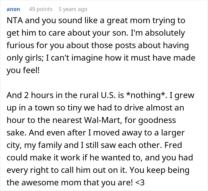 Comentario en línea defendiendo los esfuerzos de la madre para cuidar al hijo abandonado del esposo en medio de la controversia de publicaciones de 