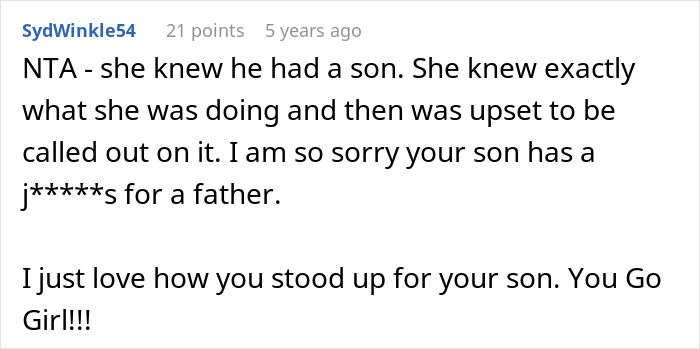 Comentario destacado a una madre llamó en línea al hijo abandonado del marido, defendiendo a su hijo en una disputa familiar contenciosa.