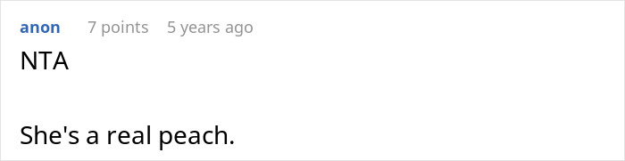 Captura de pantalla de un hilo de comentarios en línea que discutió a una madre que se jacta y es llamado al hijo abandonado del marido.