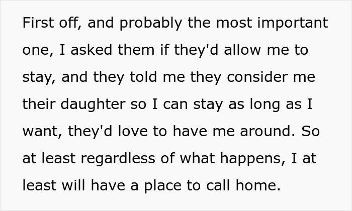 Envío de mensajes de texto de una joven de 17 años cuya vida se sacude después de que sus padres regresan de un viaje mundial de 7 años.