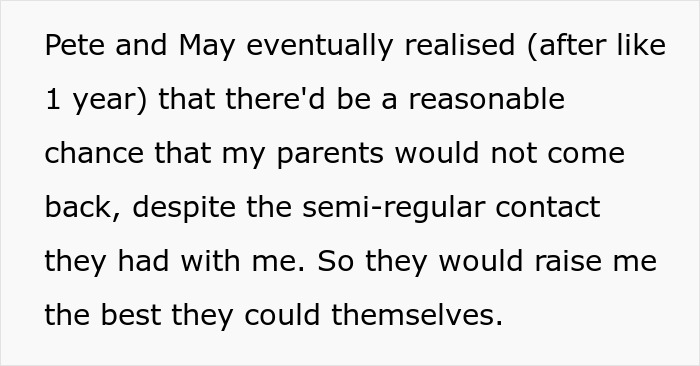 Extracto de texto sobre un joven de 17 años cuya vida se sacude después de que los padres regresan de un viaje mundial de 7 años.