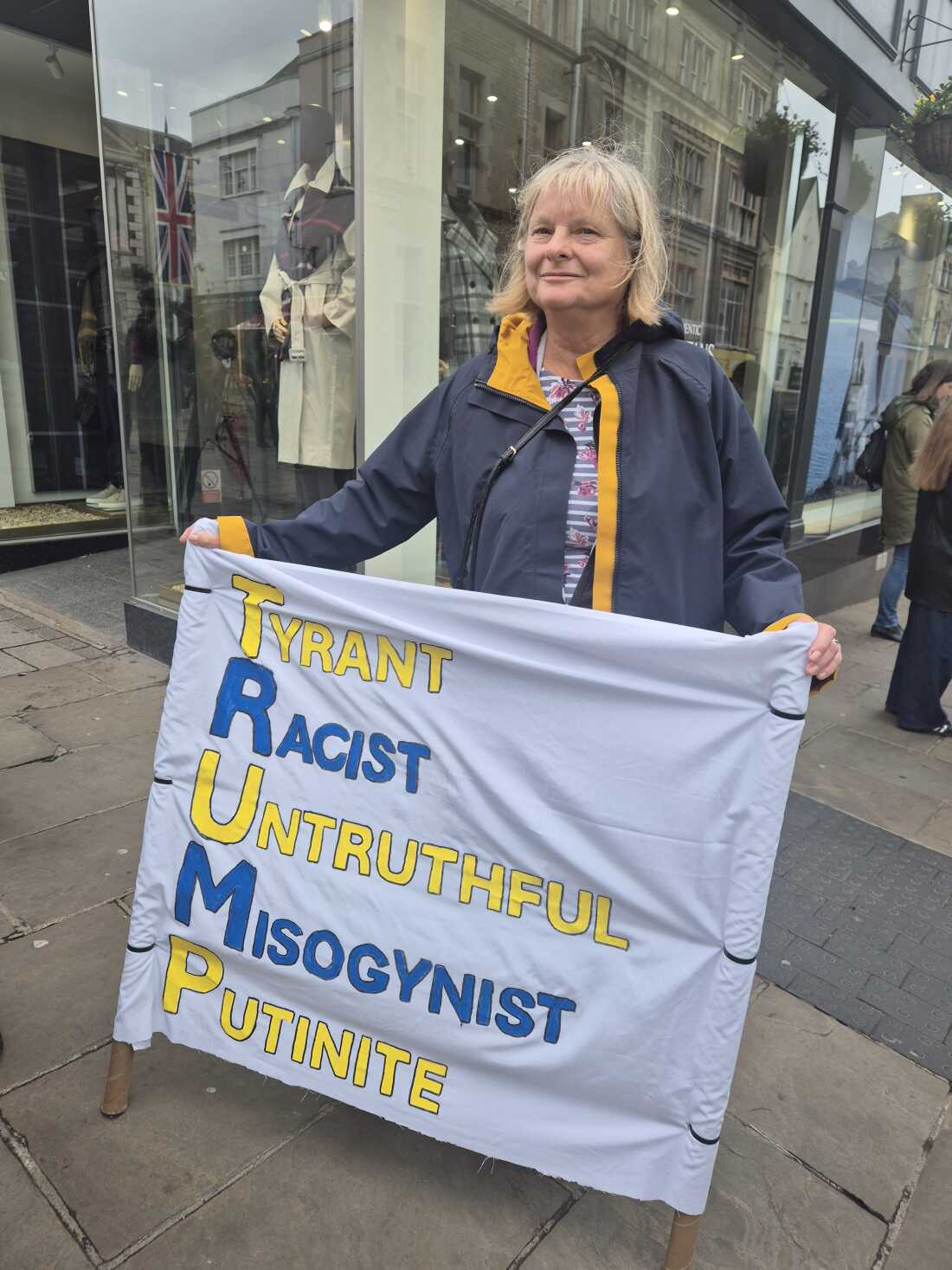 Lynn Iliffe condujo a Windsor desde el inglés Midlands para protestar por la visita del presidente Trump. 