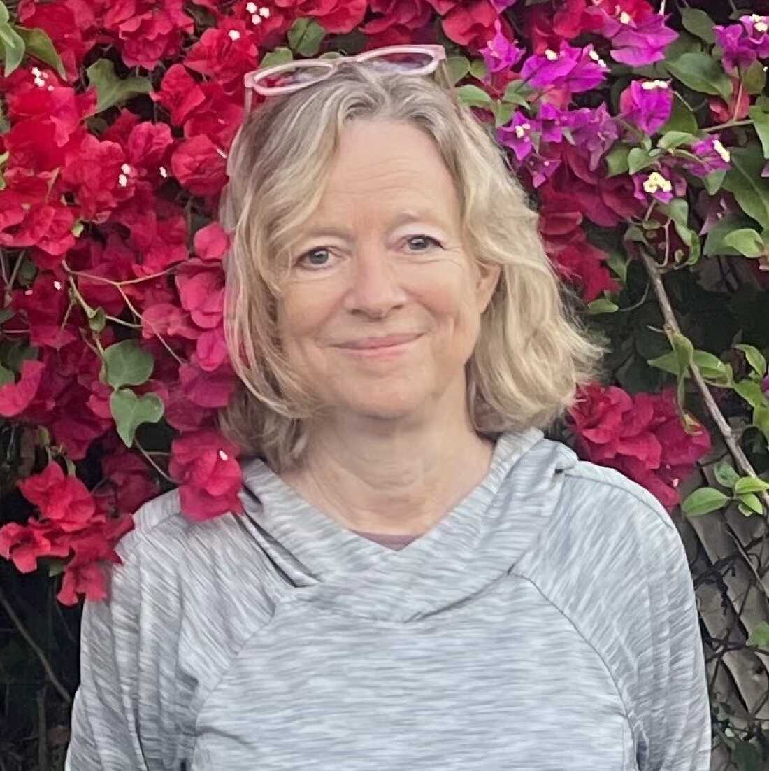 Shelia Fields y su esposo están ansiosos por el aumento de los precios de los comestibles, y compran cuidadosamente los artículos de venta. La enfermera retirada está preocupada por sobrevivir a sus ahorros.