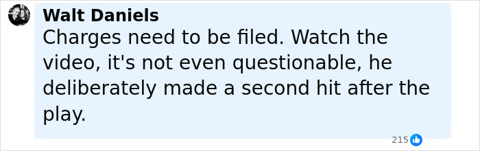 Comentario de Walt Daniels en las redes sociales sobre la escuela que toman medidas fuertes y decisivas contra el incidente del jugador de fútbol.