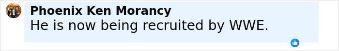 Comentario diciendo que ahora está siendo reclutado por WWE, con una pequeña foto de perfil del usuario a la izquierda.