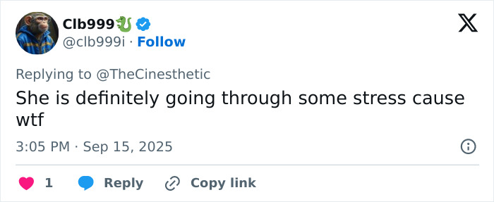 Captura de pantalla de un tweet que comenta sobre el estilista de Jenna Ortega y la solicitud de la estrella después de un incidente viral de Emmy.