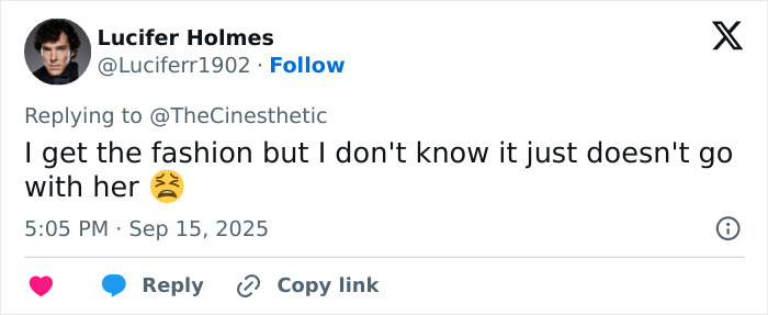 Captura de pantalla de un tweet que discute al estilista de Jenna Ortega y la solicitud de la estrella después de un doloroso atuendo viral del Emmy.